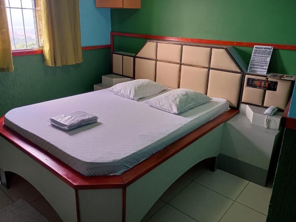 a bed with two napkins on top of it at Hotel metrosul Ltda in São Paulo