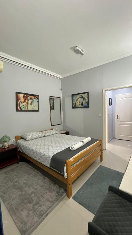 a bedroom with a bed in a room at Vila Eni in Smederevo