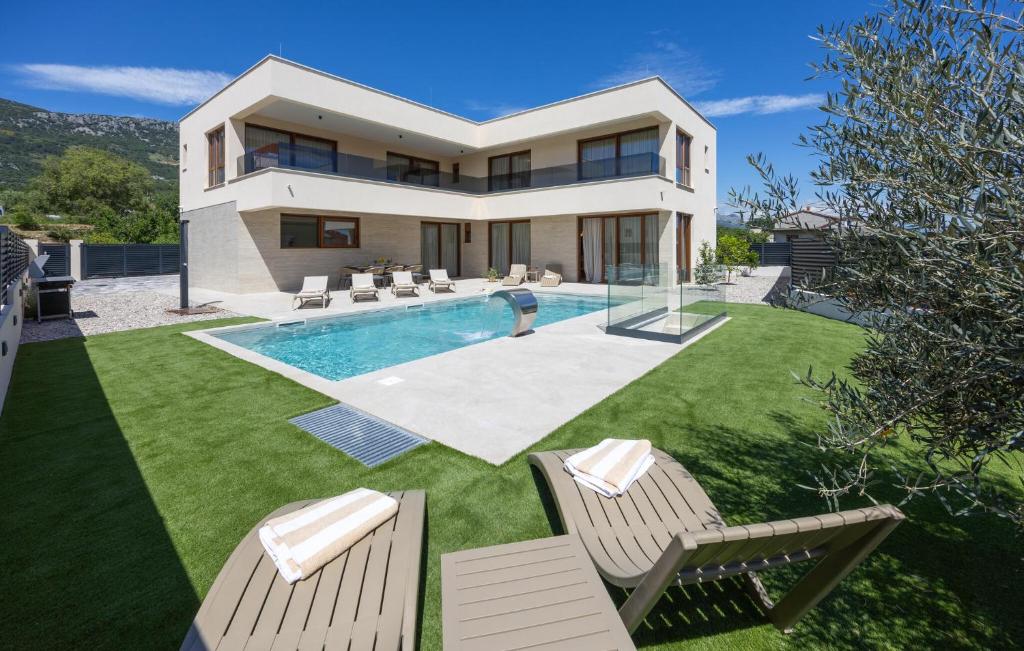Gorgeous Home In Kastel Luksic