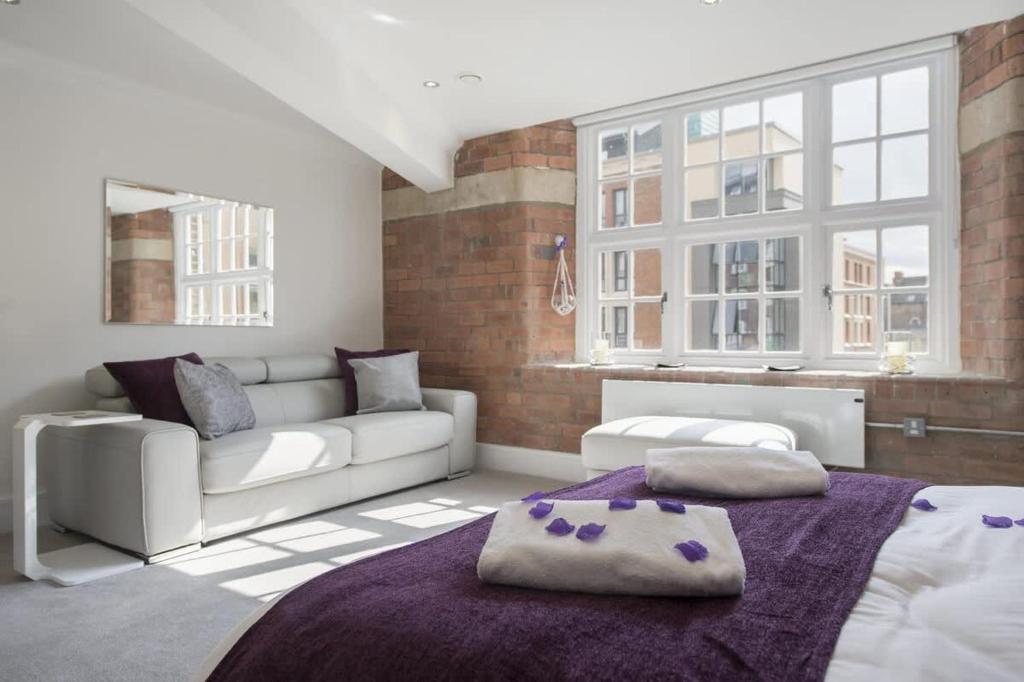 a living room with a couch and a bed at ChocoLets - The Quality Suite in York