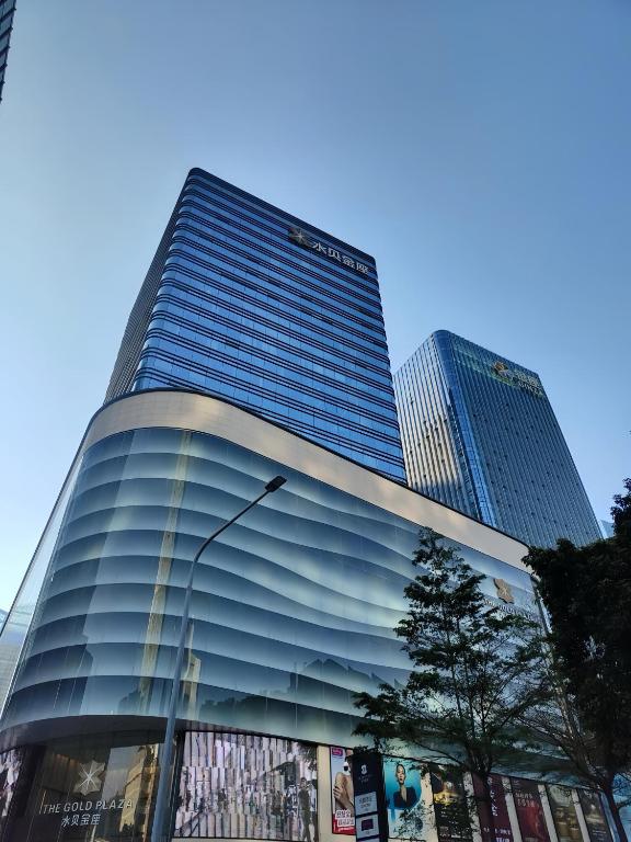 Cloud-Walk Hotel Panoramic High-Rise Cityscape Within 100 Meters of Metro Line 3 Images