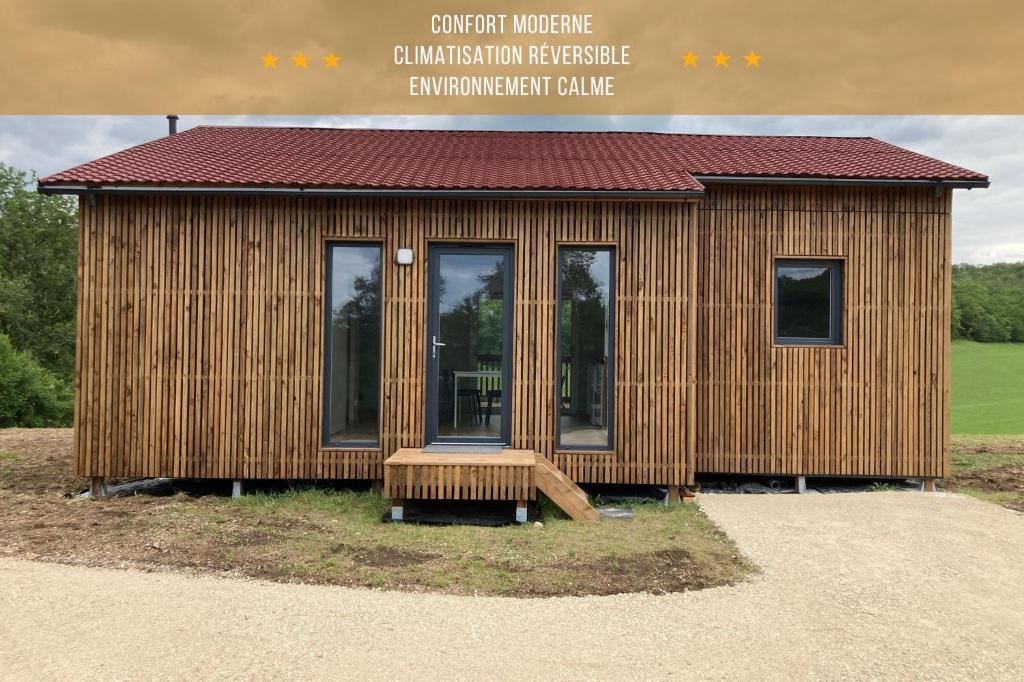 a small wooden building with a bench in front at Maison 3 pièces, climatisé, calme, "Le chalet" in Carlux