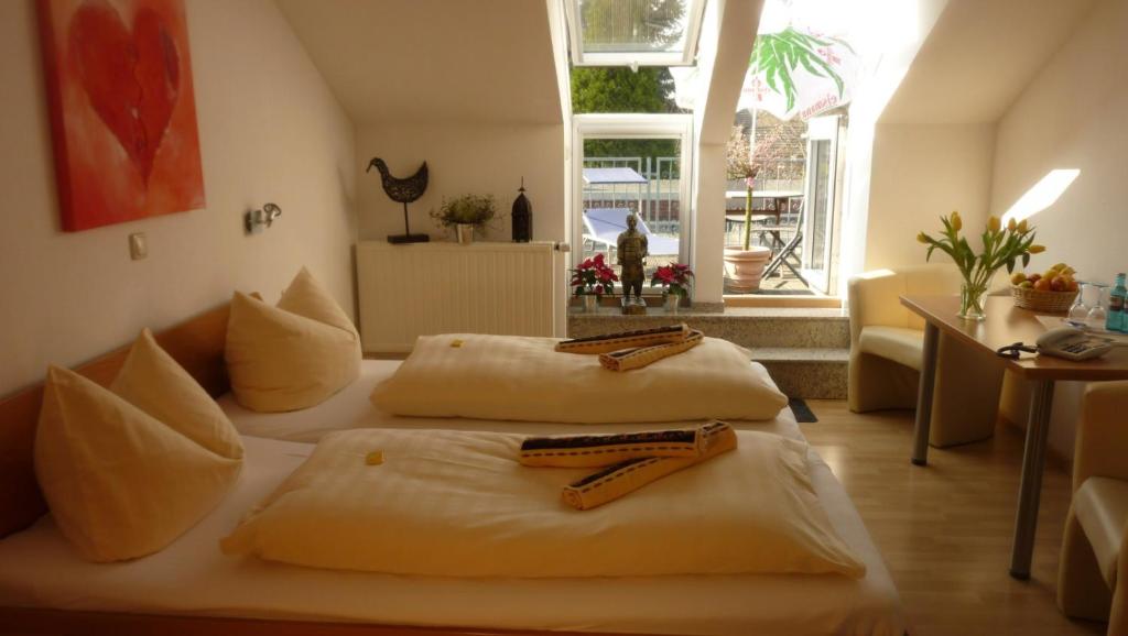 Hotel-Restaurant Haus Berger - Triple Room With Terrace