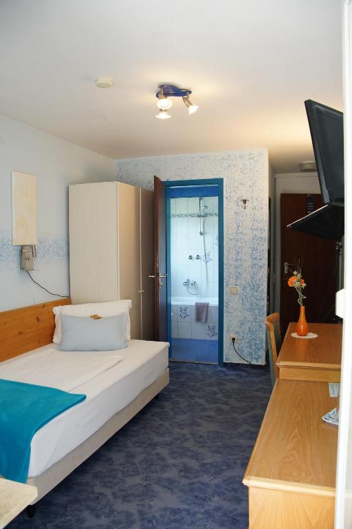 Gästehaus Regenbogen - Single Room With Bathroom