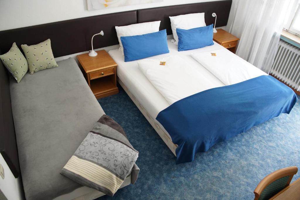 Gästehaus Regenbogen - Triple Room With Bathroom