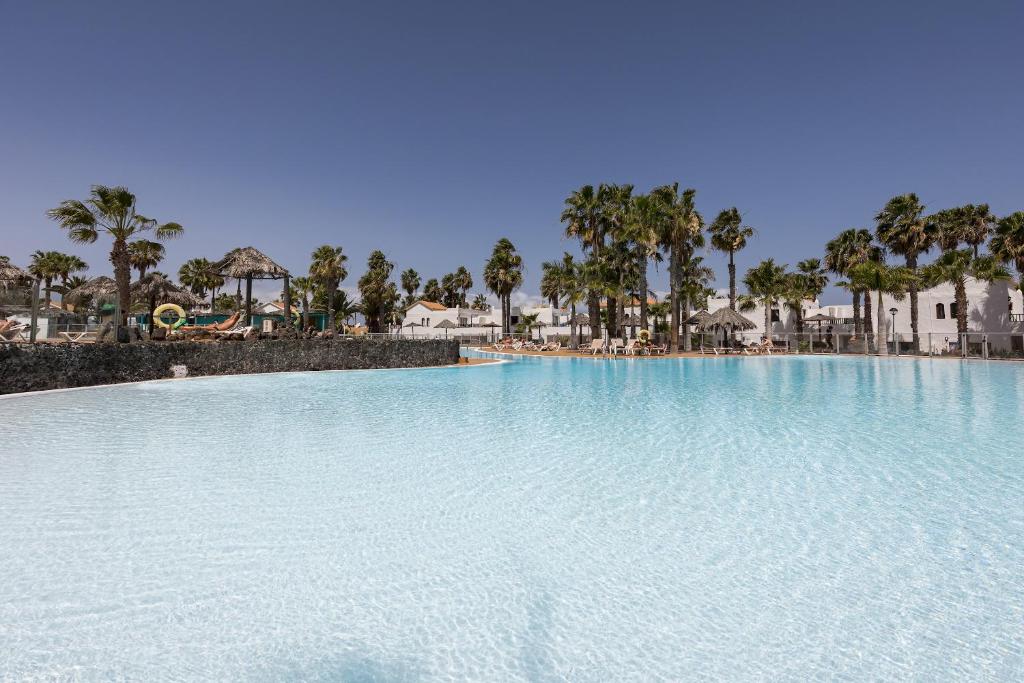 Home2Book Apt with Pool near Beaches in Corralejo