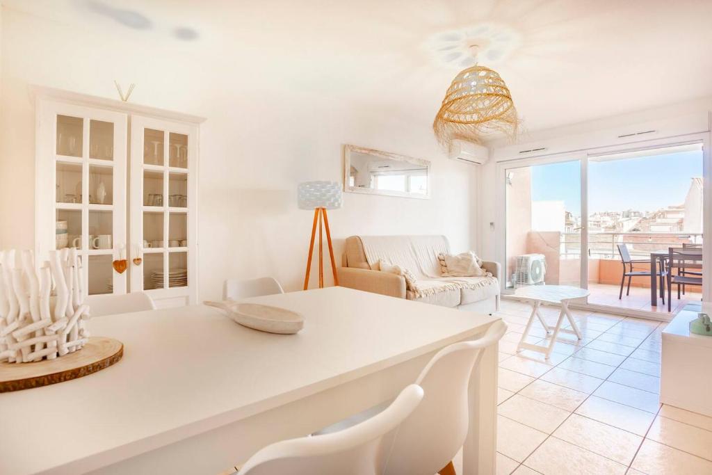 Appartement climatisé centre ville, proche plages Saint Raphaël et Fréjus avec ascenseur