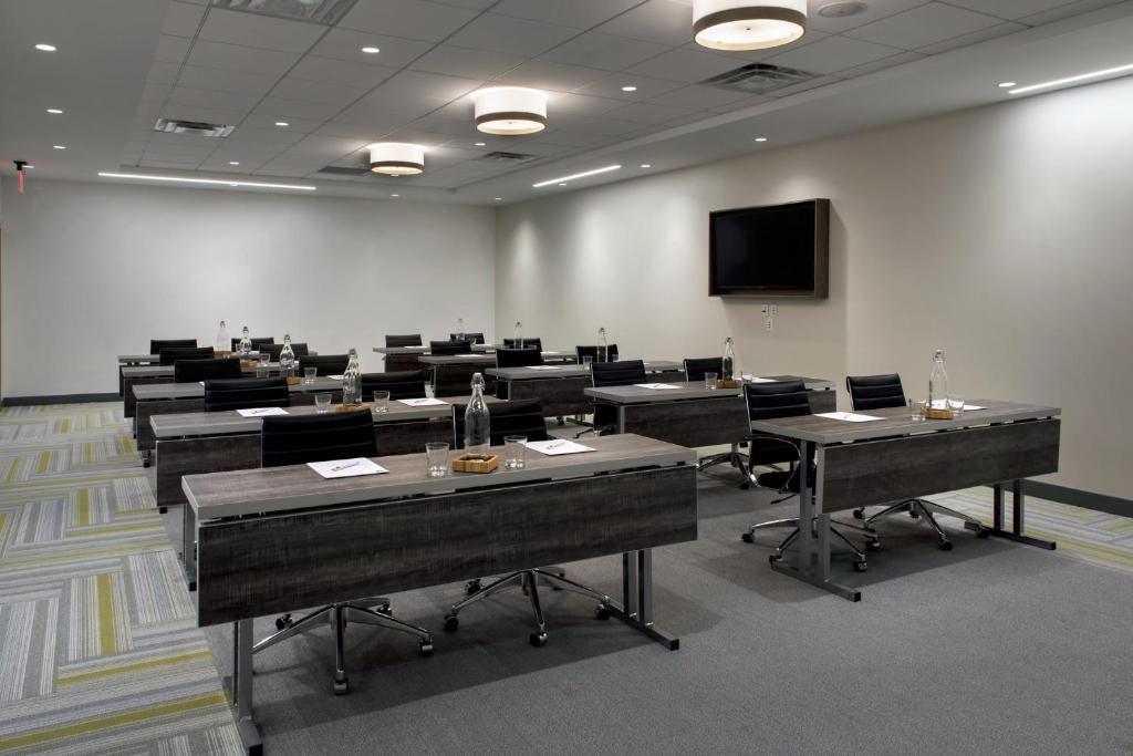 EVEN Hotel Pittsburgh Downtown by IHG photo