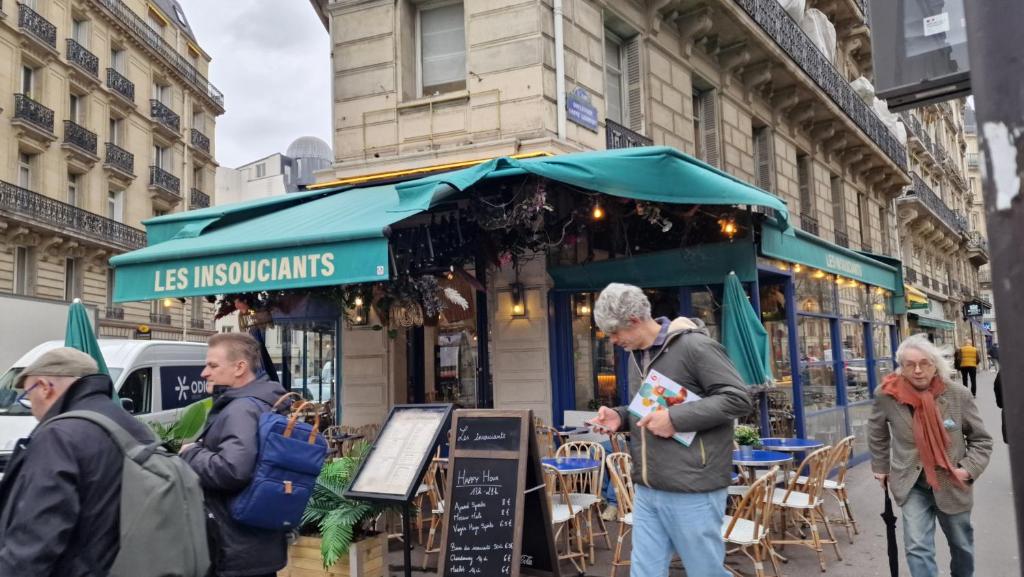 Gare Montparnasse 1mins,center, bd St Germain, 5mins Eiffel tour ,Notre Dame of Paris ,quartier Latin,amusing place