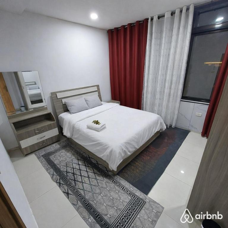 Llit o llits en una habitació de Gardens 2BR Rooftop