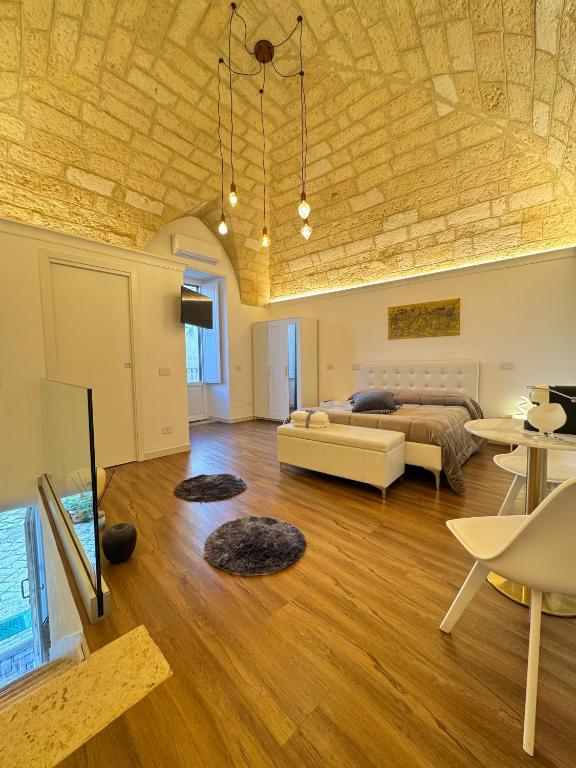 a large living room with a bed and a couch at La Neviera Apulia Rooms in Altamura