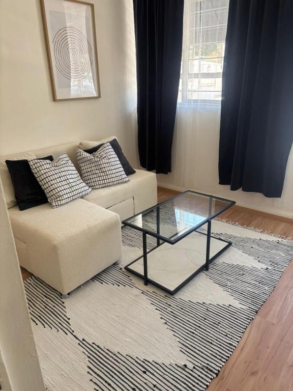 a living room with a couch and a glass coffee table at Bello Departamento Completo con 2 recámaras! in San Baltasar