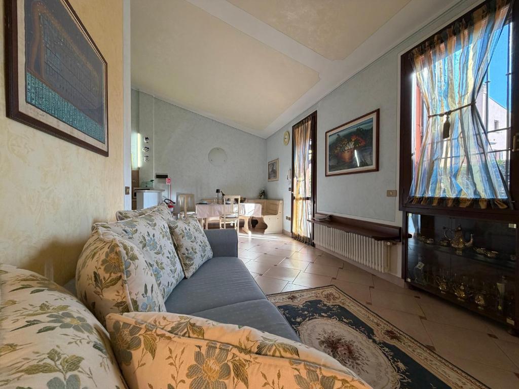 a living room with a couch and a table at DOMA LUXURY HOMe in Desenzano del Garda