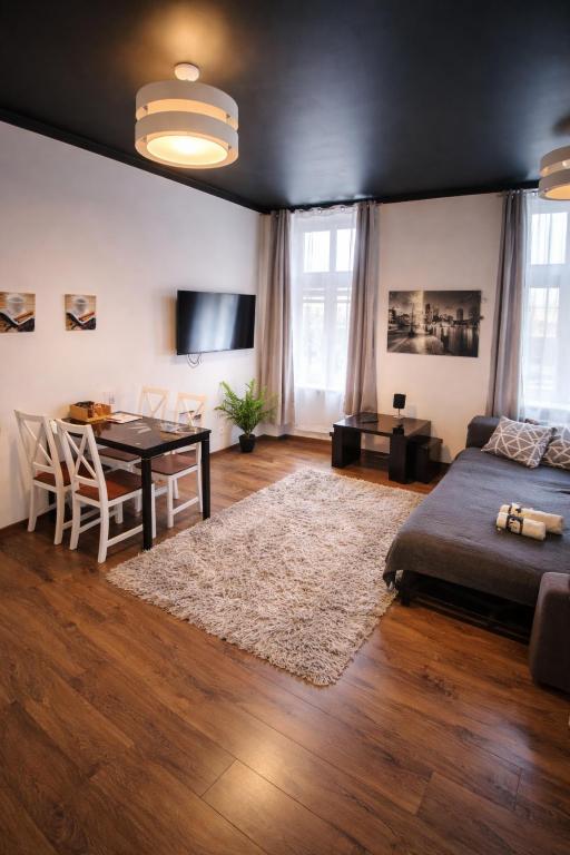 a living room with a bed and a table at Apartament Azyl in Przemyśl