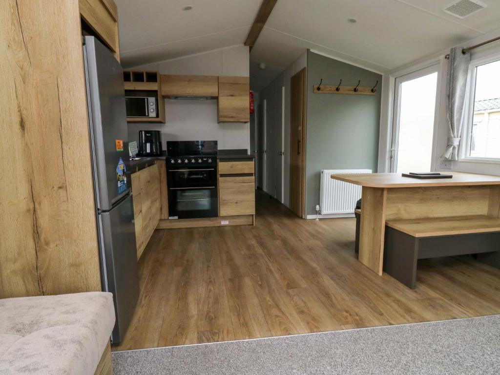 a small kitchen with a table and a counter top at The Foxy Cobbler in Kingsbridge