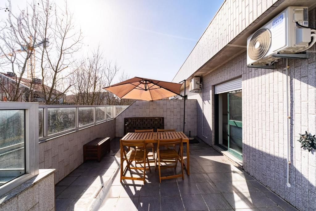 Top-floor Matosinhos 2BR Terrace