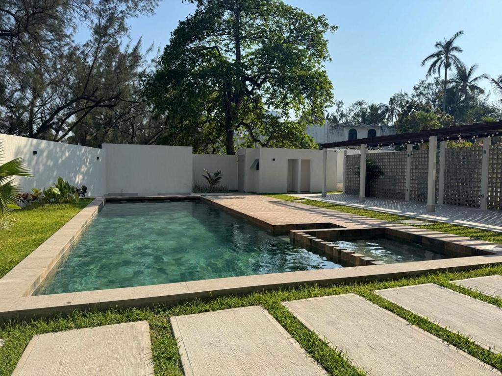 a swimming pool in the backyard of a house at Depto. 2 rec. en Playa Mocambo in Boca del Río