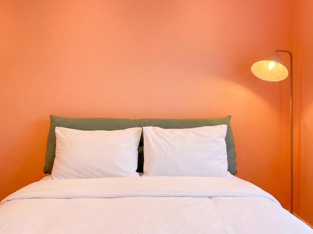 Zozy Clitterhouse - Double Room With Private Bathroom