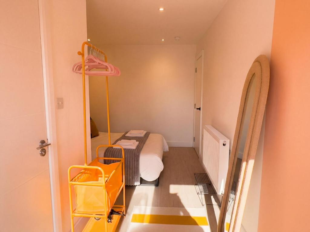 Zozy Clitterhouse - Double Room With Garden View