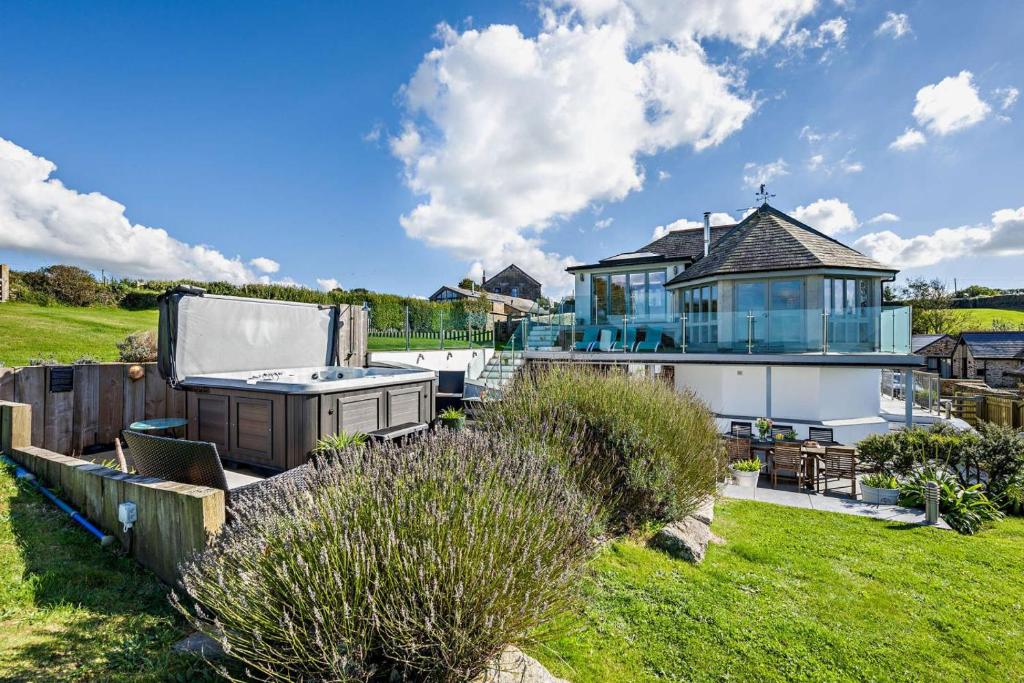 a house with a jacuzzi in the yard at 5 Bed in St. Issey oc-r4328 in Saint Issey