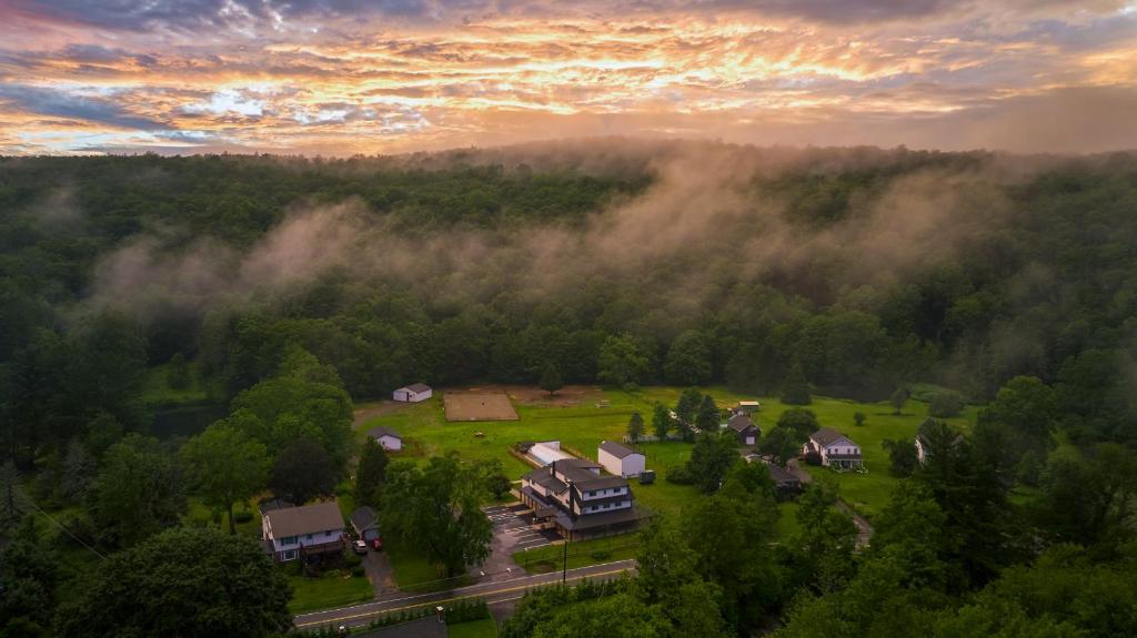 Saddleview Bed & Breakfast - Housity