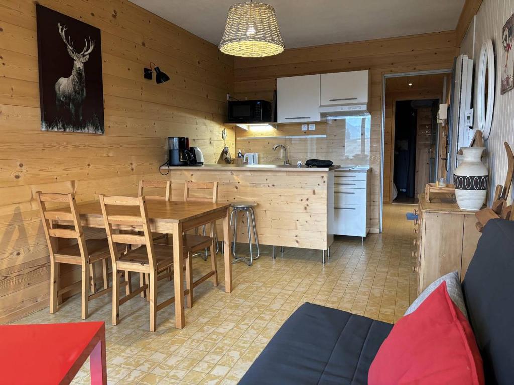 Charmant appartement fonctionnel près du centre bourg, balcon et parking gratuit - FR-1-548-2 - Housity