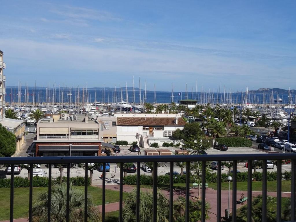 Hyères Port : Duplex climatisé, 6 pers, vue mer, parking