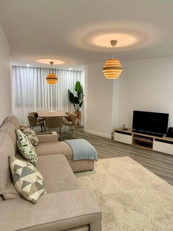 Comfortable 3 Bedroom Apartment Santa Apolónia