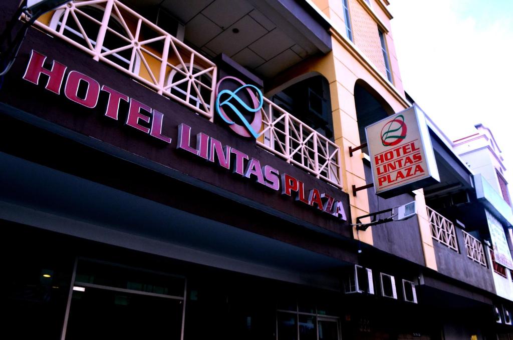 Certifikát, hodnocení, plakát nebo jiný dokument vystavený v ubytování Lintas Plaza Hotel