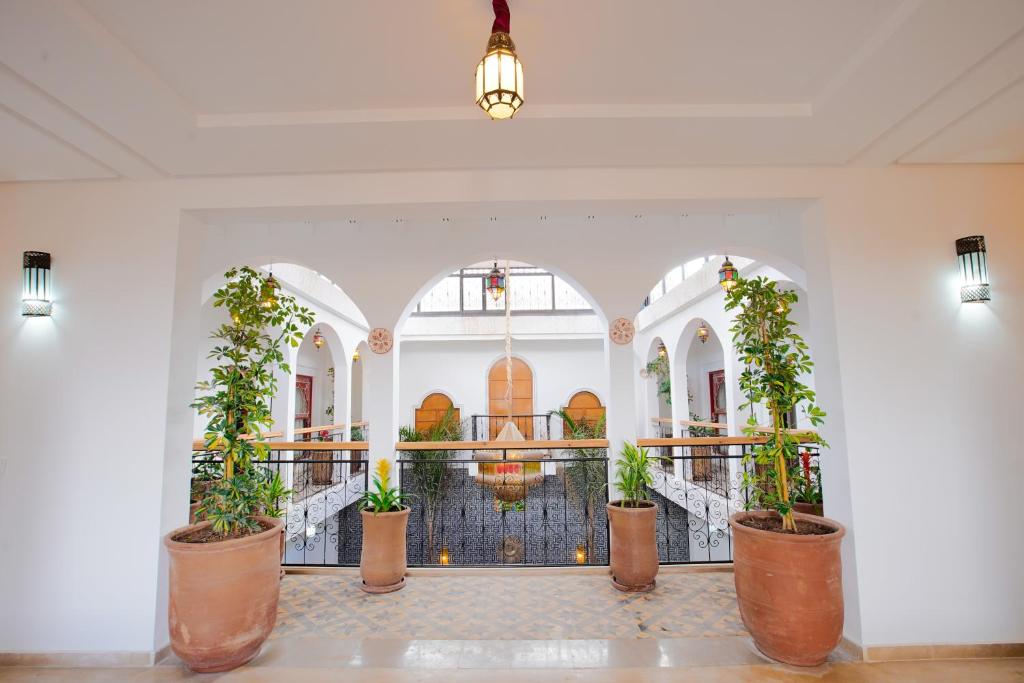Riad Dar Mima Hnina - Private haven of peace, 2 pools, 10' from airport — photo 8