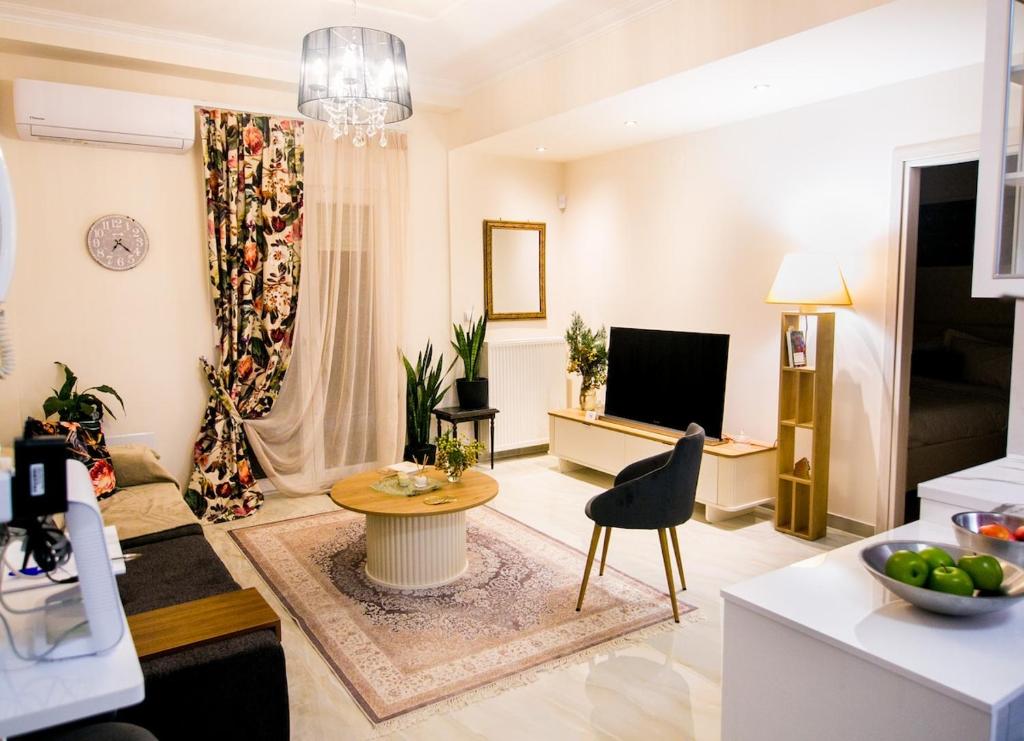 a living room with a couch and a tv at Twins in Serres
