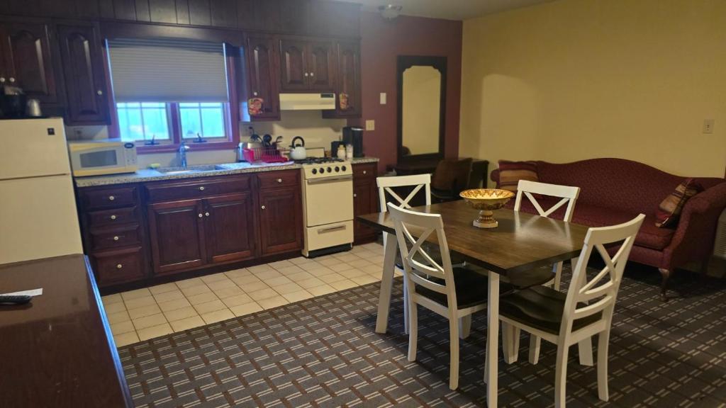 Classic Inn Lancaster photo
