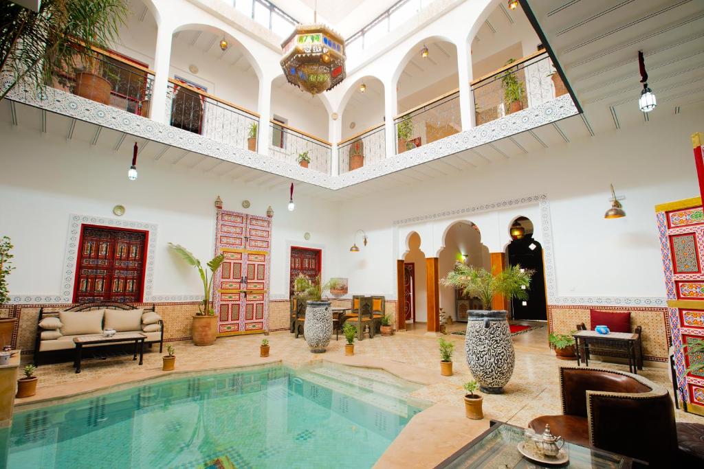 Riad Dar Mima Hnina - Private haven of peace, 2 pools, 10' from airport — photo 2