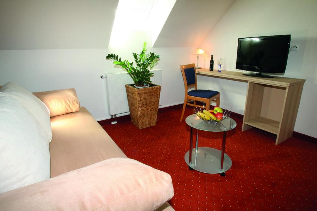 TV a/nebo společenská místnost v ubytování Kunstcafe Rooms