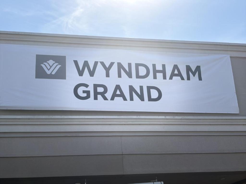 Wyndham Grand Executive Center Little Rock Airport photo