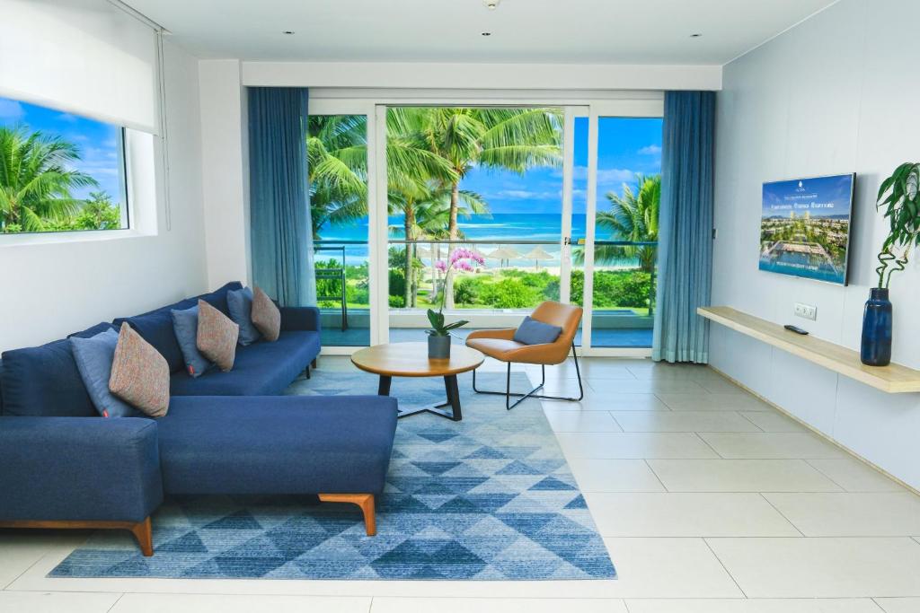2 Bedrooms Villa, with Terrace, Beach Front - King Beds
