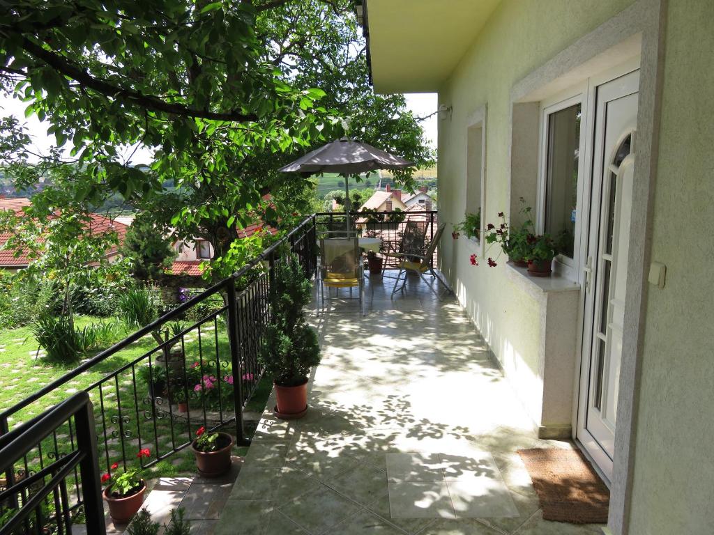 Ogród w obiekcie Kővirág Apartman