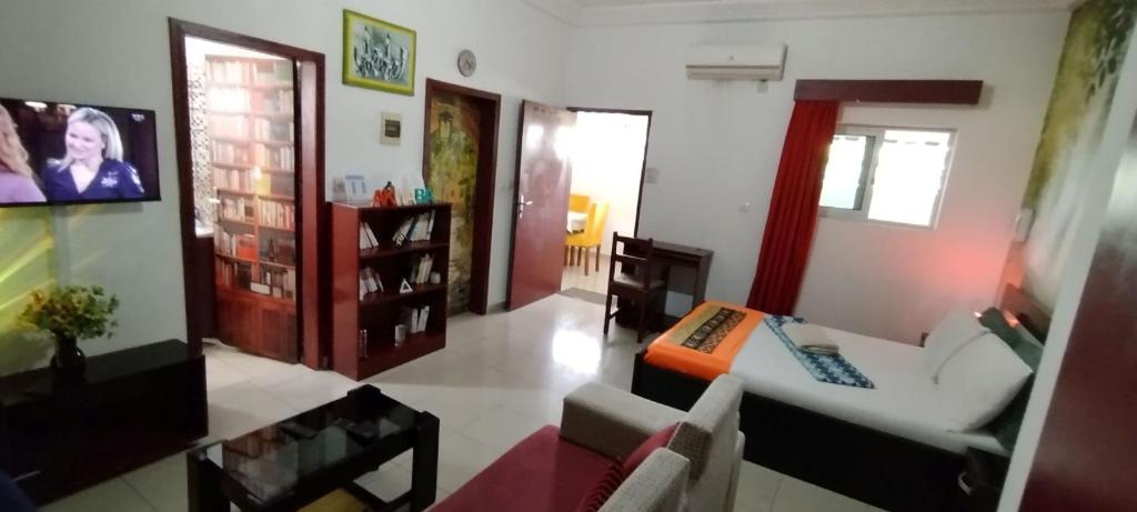 Agreable Studio Meuble tesisinde bir televizyon ve/veya eğlence merkezi