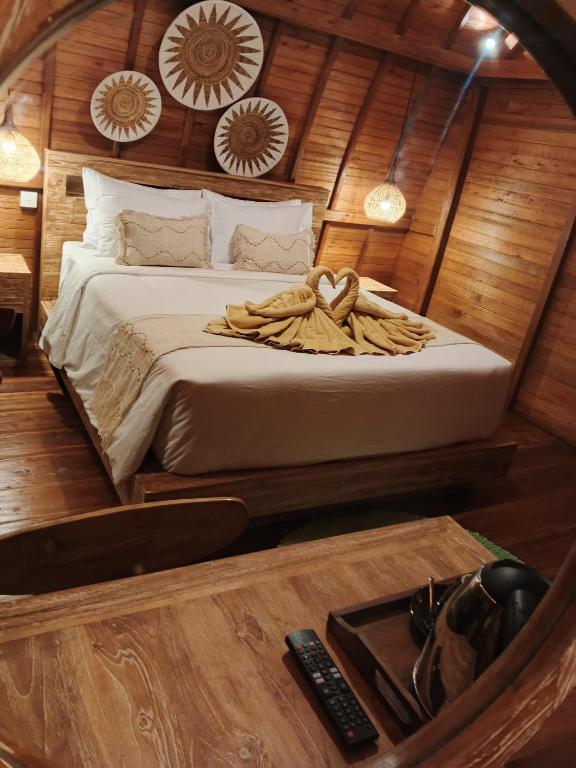 a bedroom with a bed in a room with a mirror at Simbar Pertiwi Villa in Ubud