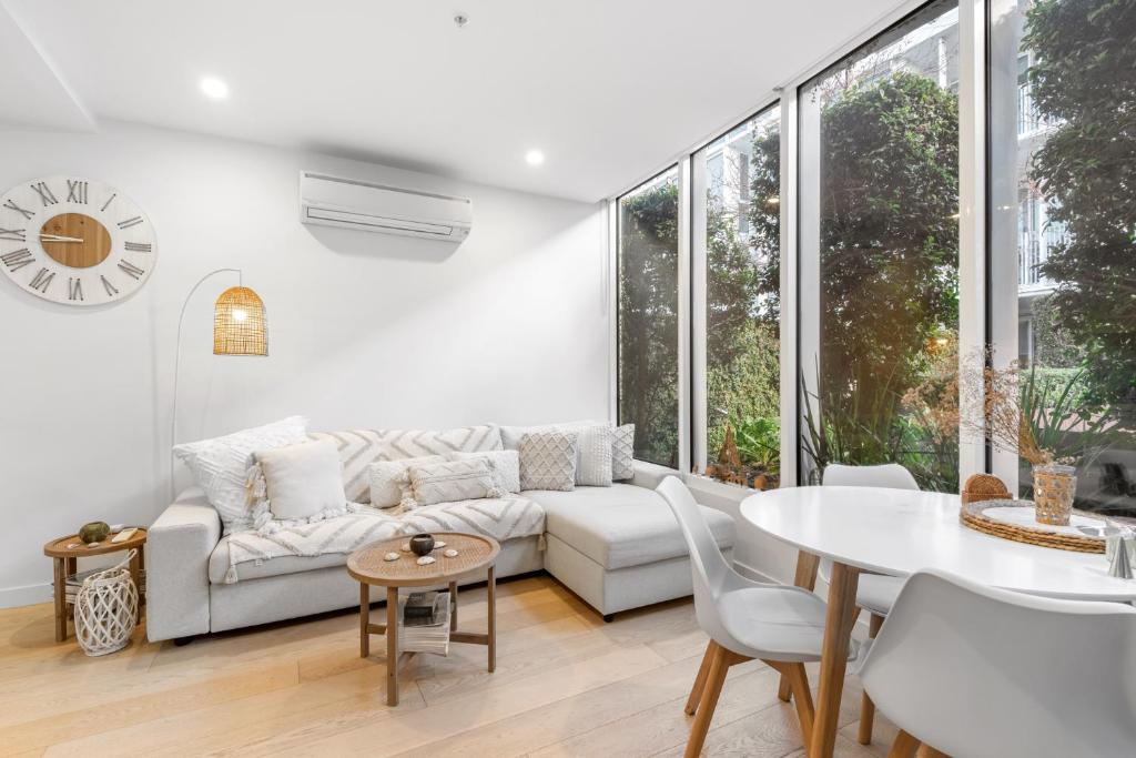 Beach Brighton 1-Bed Apartment with Balcony - Appartamento