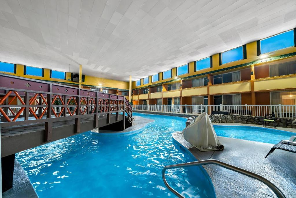 a pool in a hotel room with a swimming pool at Suburban Studios, Kearney in Kearney