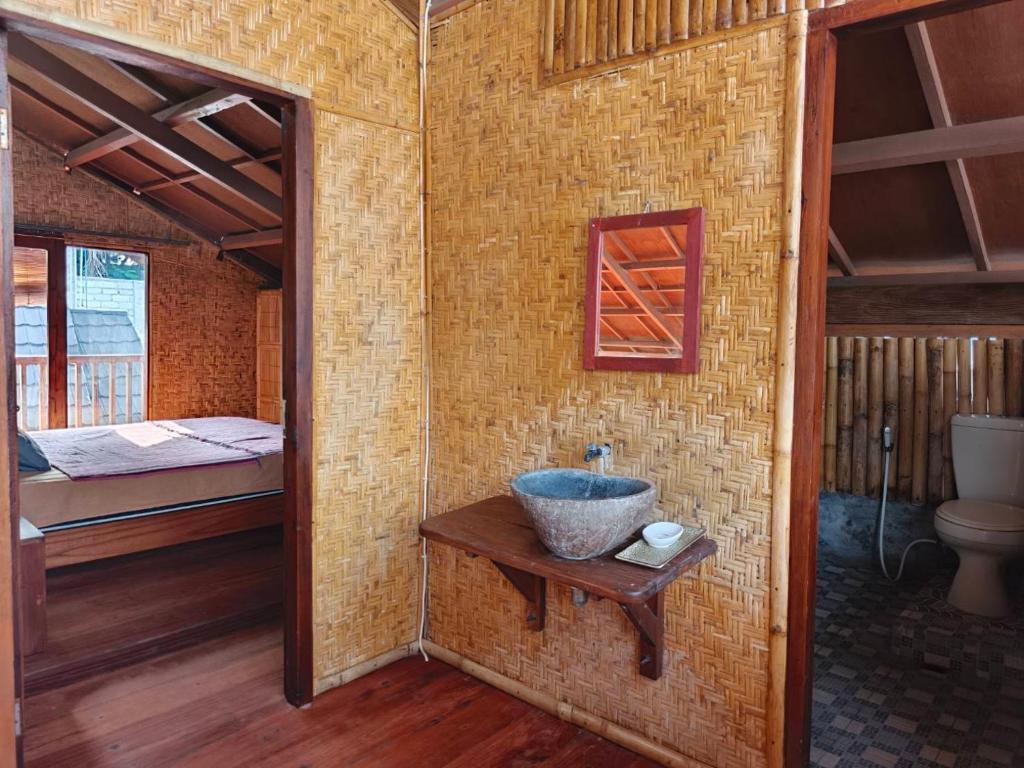 Lima Bintang - Deluxe Double Room With Balcony