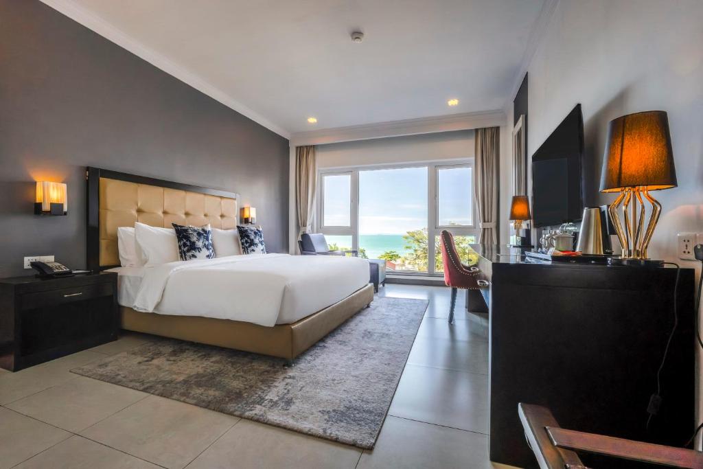 Queenco Hotel & Casino - 