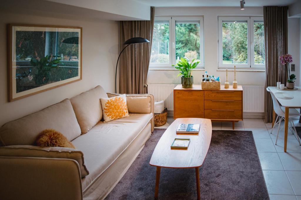 a living room with a couch and a coffee table at Helle Wohnung in Seenähe in Berg am Starnberger See