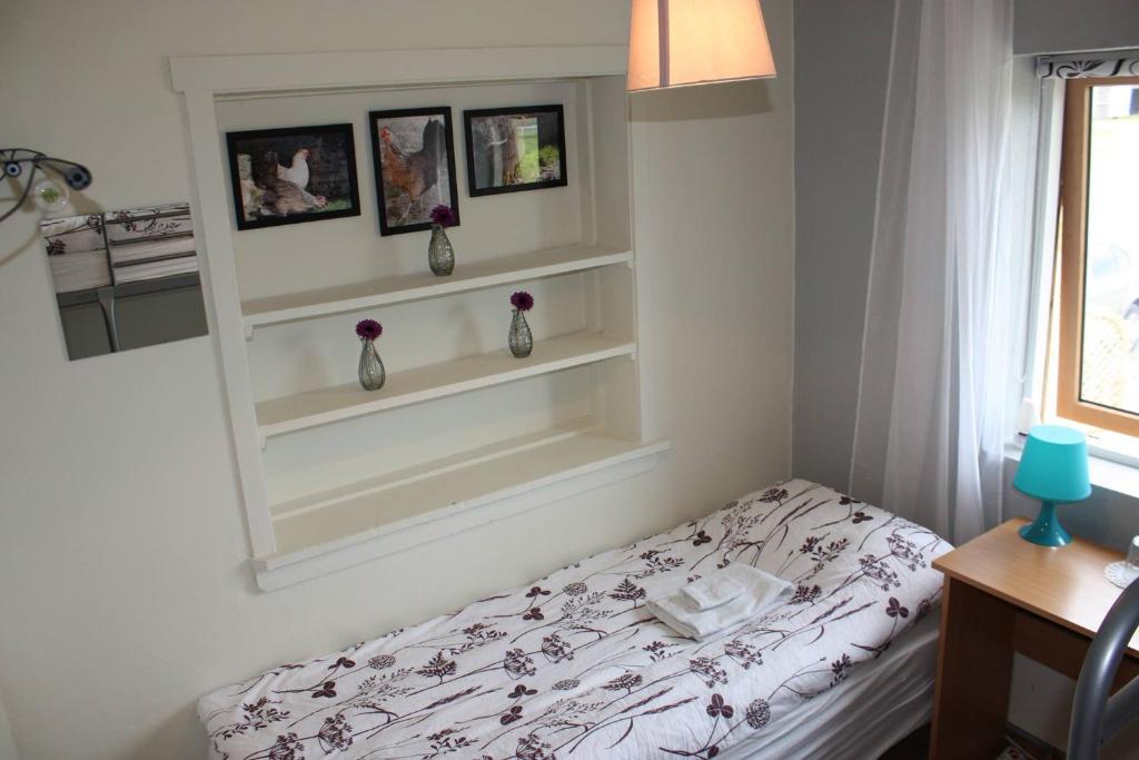 Uma cama ou camas num quarto em Skjólsteinar