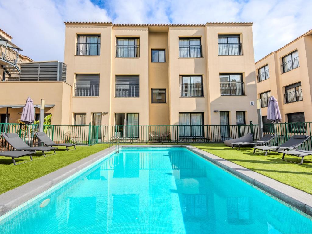 Castell Beach Aparthotel - Housity