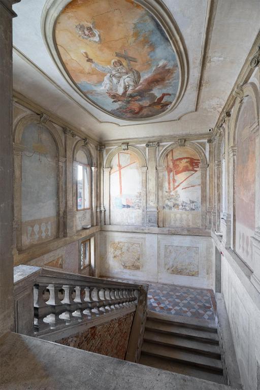 an empty room with a painting on the ceiling at Combo Venezia in Venice