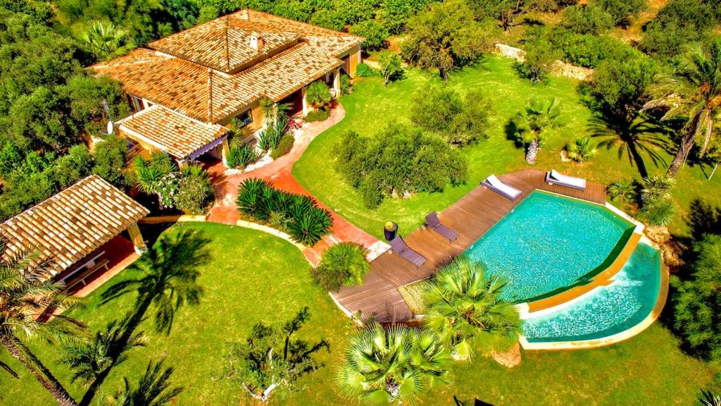 Villa with Saltwater Pool and Large Garden in Selinunte
