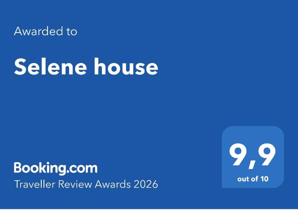 a blue screen with the text advanced to sleene house at Selene house in Selínia