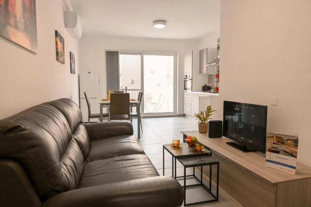 Camelia Seaview 1 Bd Apart In St Paul Bay - Happy Rentals